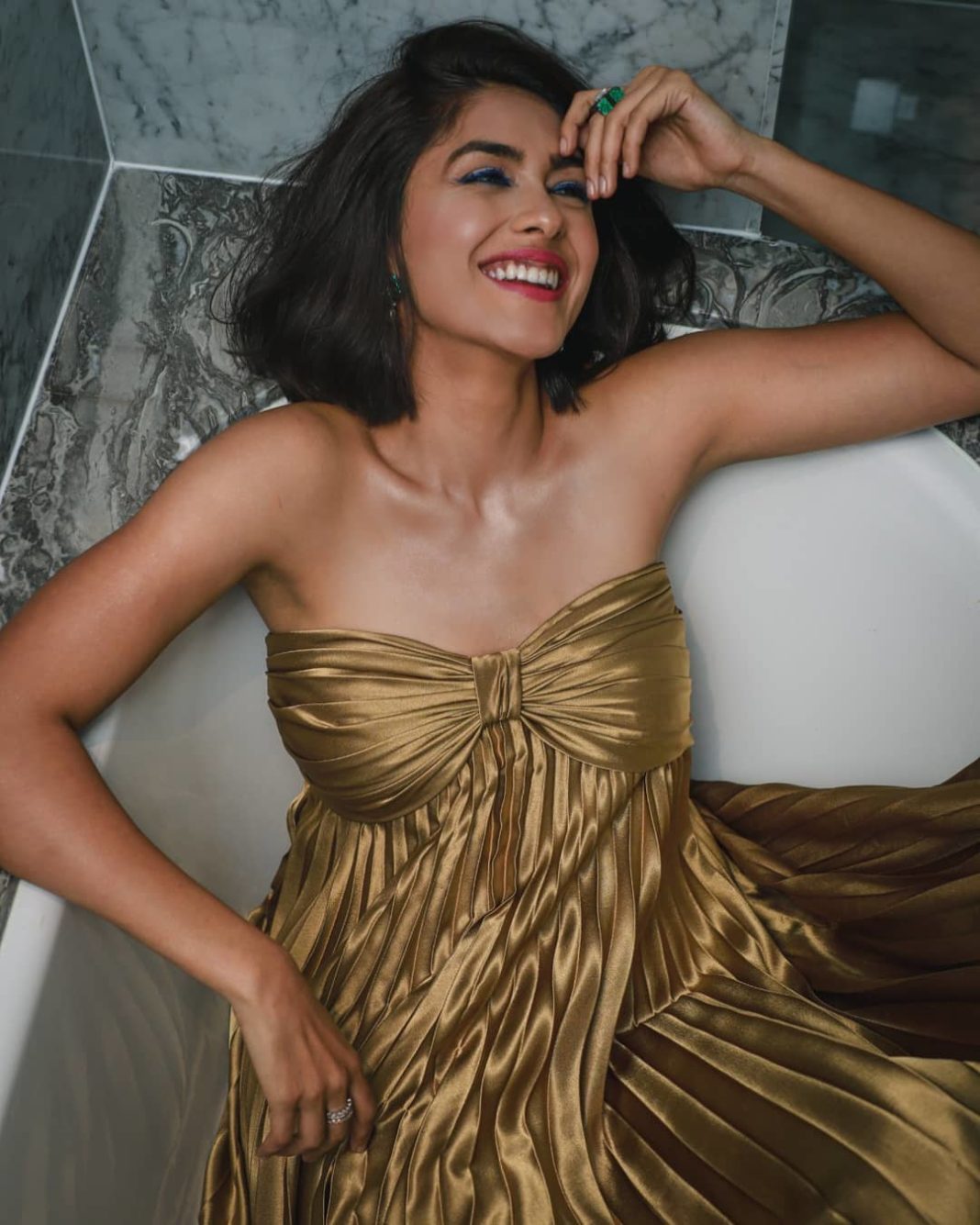 Mrunal Thakur Looks Gold In Her Latest Outfit For The Gold Awards The