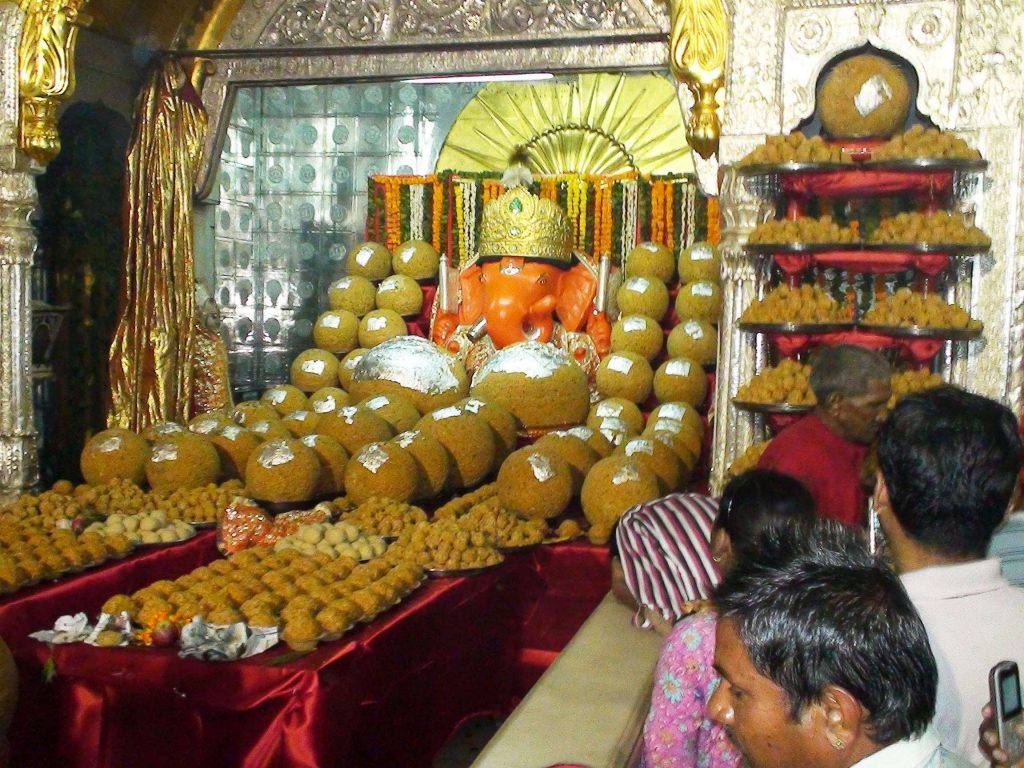 Celebration-of-ganesh-Chaturthi-at-Moti-Dungri-temple