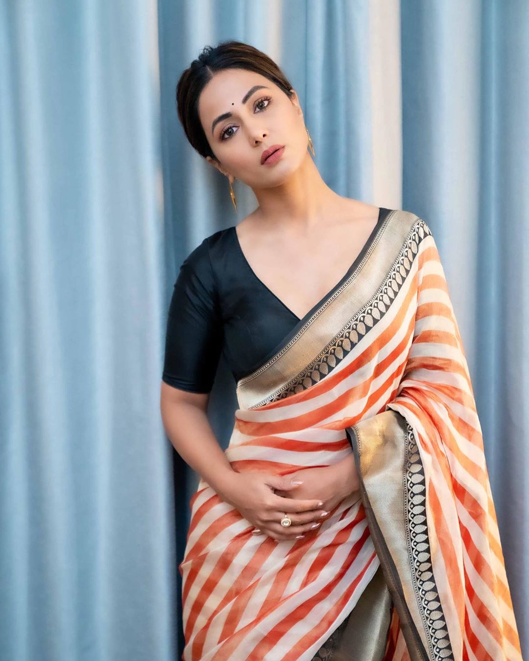 Hina Khan Looks Gorgeous In These Saree Photos Check It Out The 