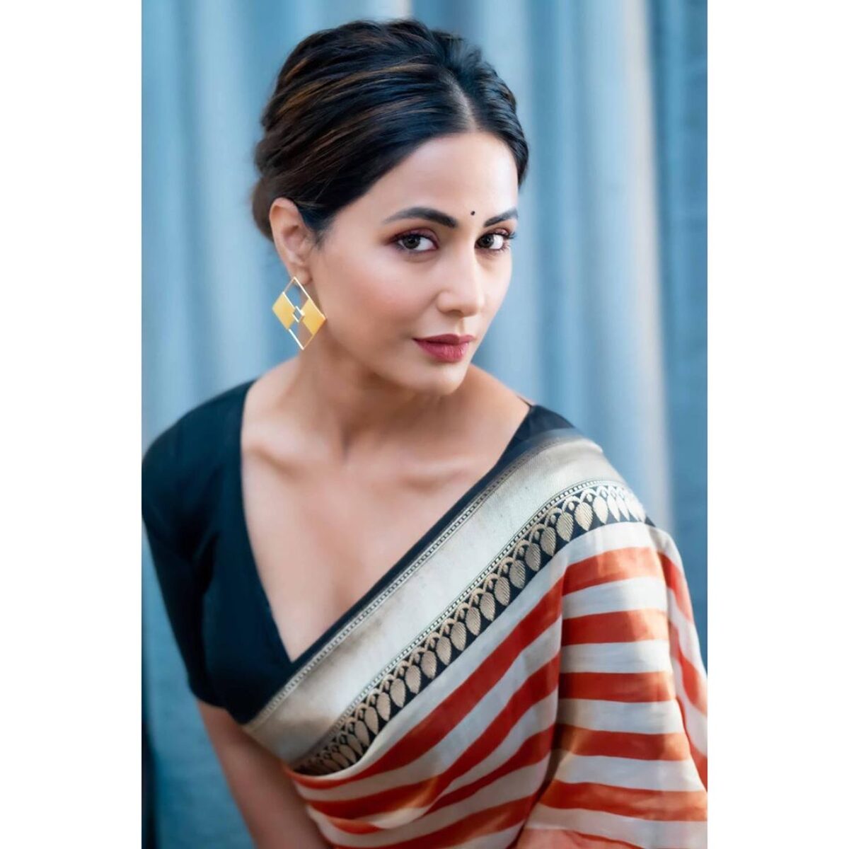 Hina Khan Dazzles Brighter Than A Diamond In A Sequinned Manish Malhotra  Saree For Bigg Boss OTT