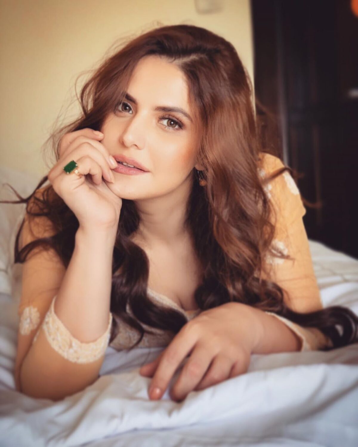 Zareen Khan Nangi Vidio Nude - Zareen Khan looks like a sight to behold in THIS traditional avatar - The  Indian Wire