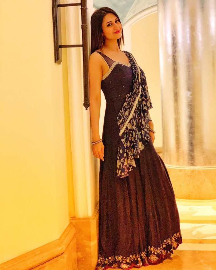 Divyanka Tripathi Dresses Collection || Divyanka Tripathi Lookbook || Party  wear dress 2018-19 - YouTube