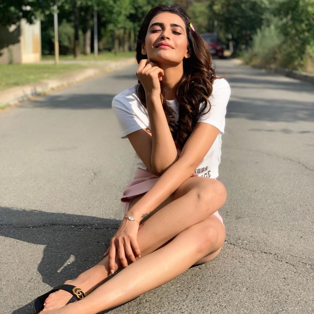Karishma Tanna is looking deliciously enticing in THESE latest photos ...