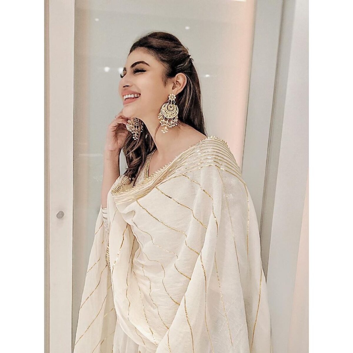 Mouni Roy looks stunning in floral ivory lehenga, Check out pics |  NewsTrack English 1