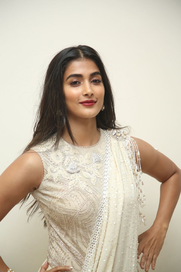 Pooja Hegde is a sight to behold at 'Valmiki' Pre-Release Event [PHOTOS ...