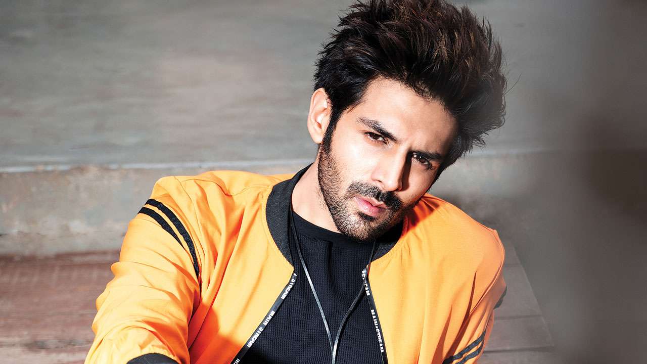 Kartik Aaryan Had To Back Out From The Football Match In Singapore - Urban  Asian