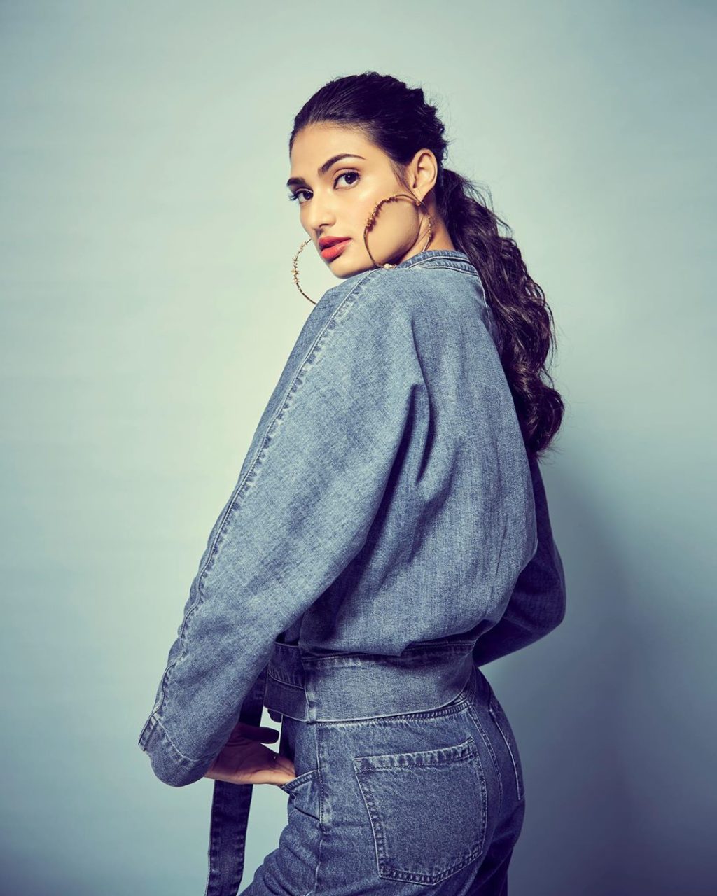 Athiya Shetty looks mesmerizing in her latest Jeans avatar, check out ...