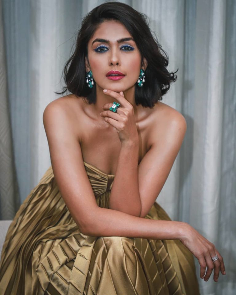 Mrunal Thakur Looks Gold In Her Latest Outfit For The Gold Awards The