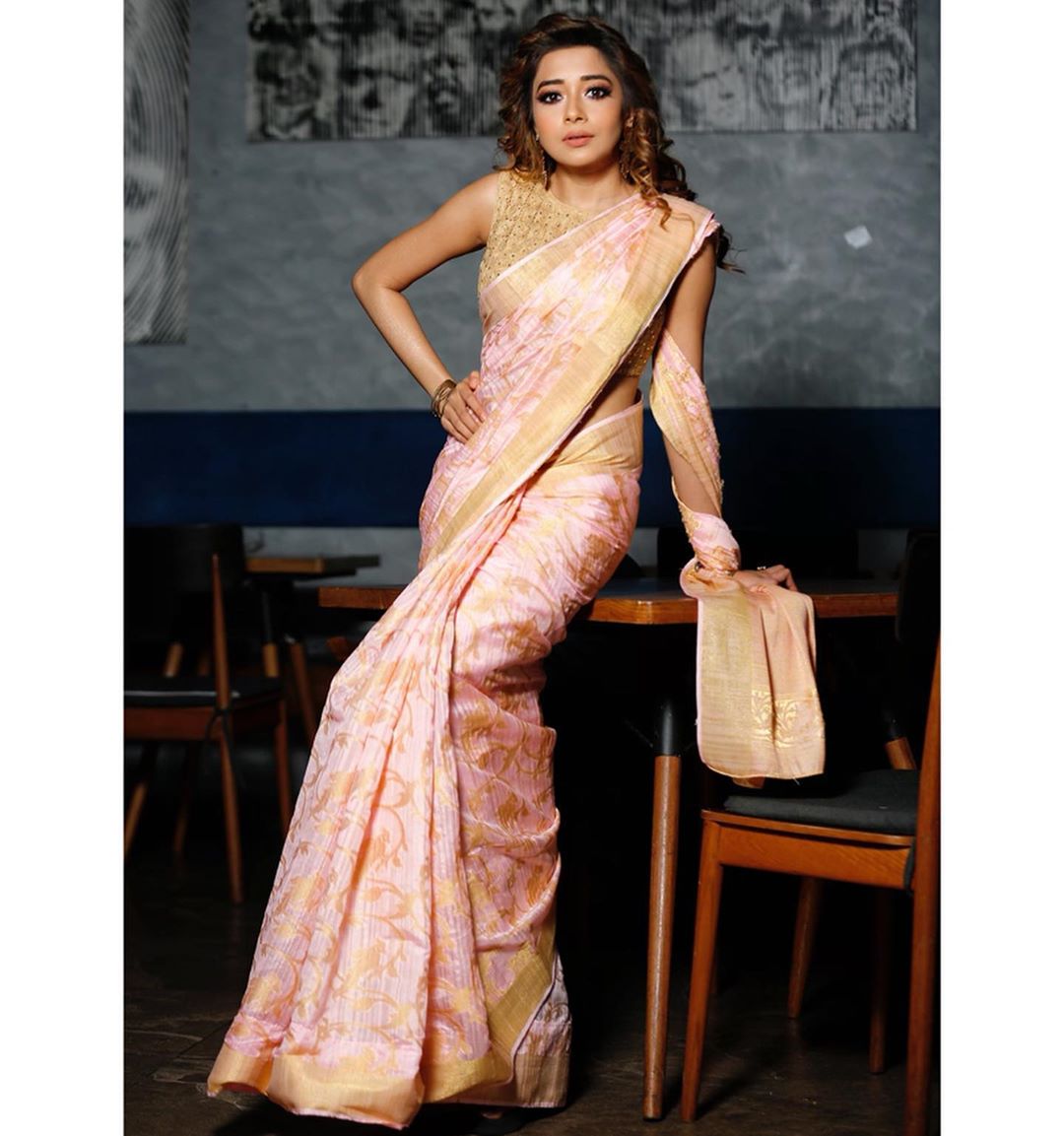 Tina Datta looks gorgeous in her latest sari avatar - The Indian Wire
