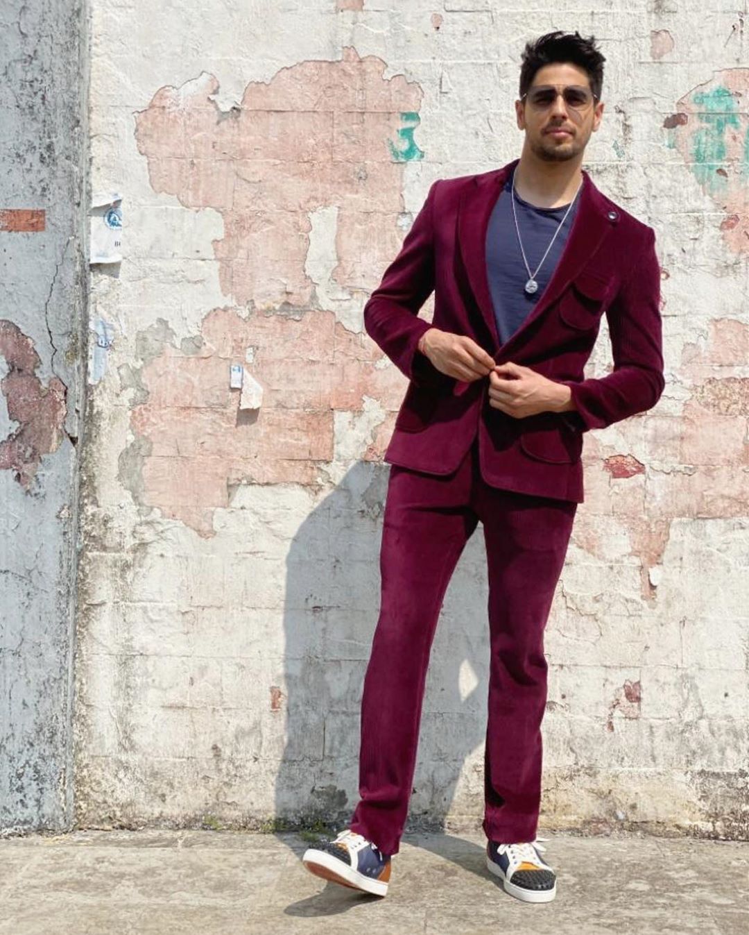Marjaavaan actor Siddharth Malhotra looks like a stud in a suit, check ...