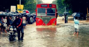 mumbai-floods-good-samaritans